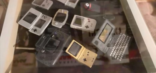 Glastisch mit verschiedenen Handheld Konsolen